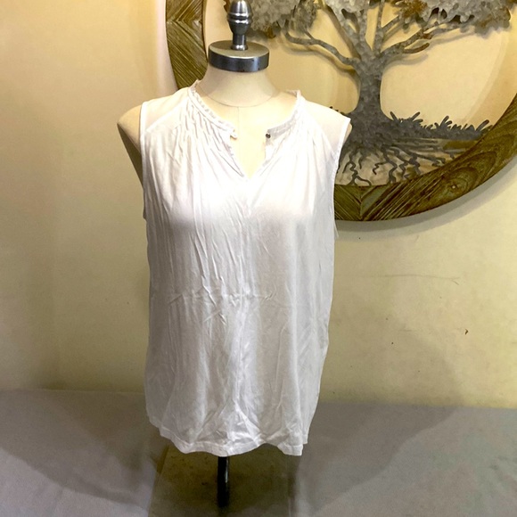 Banana Republic sleeveless Tee (M) - Picture 1 of 4